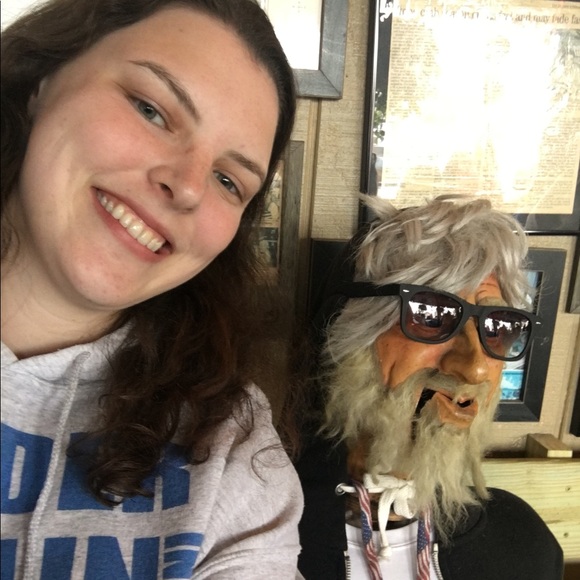 Meet your Posher, Rachel - Picture 1 of 3